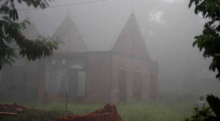 Tempat kerja yang angker