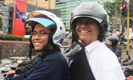 Dahlan iskan naik ojek di jakarta