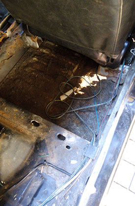 Keropos lantai mobil bekas itu biasa